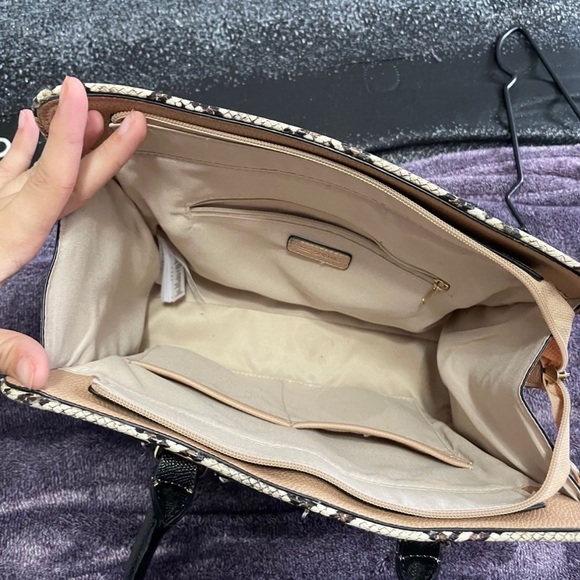 Call it spring handbag - Picture 2 of 2